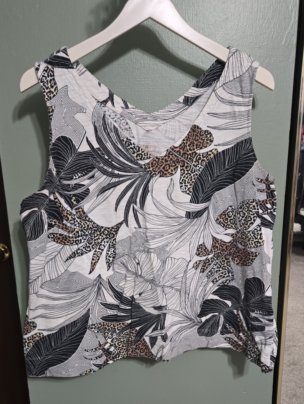 Chicos Ultimate Tee V-Neck Tropical Print Tank Top